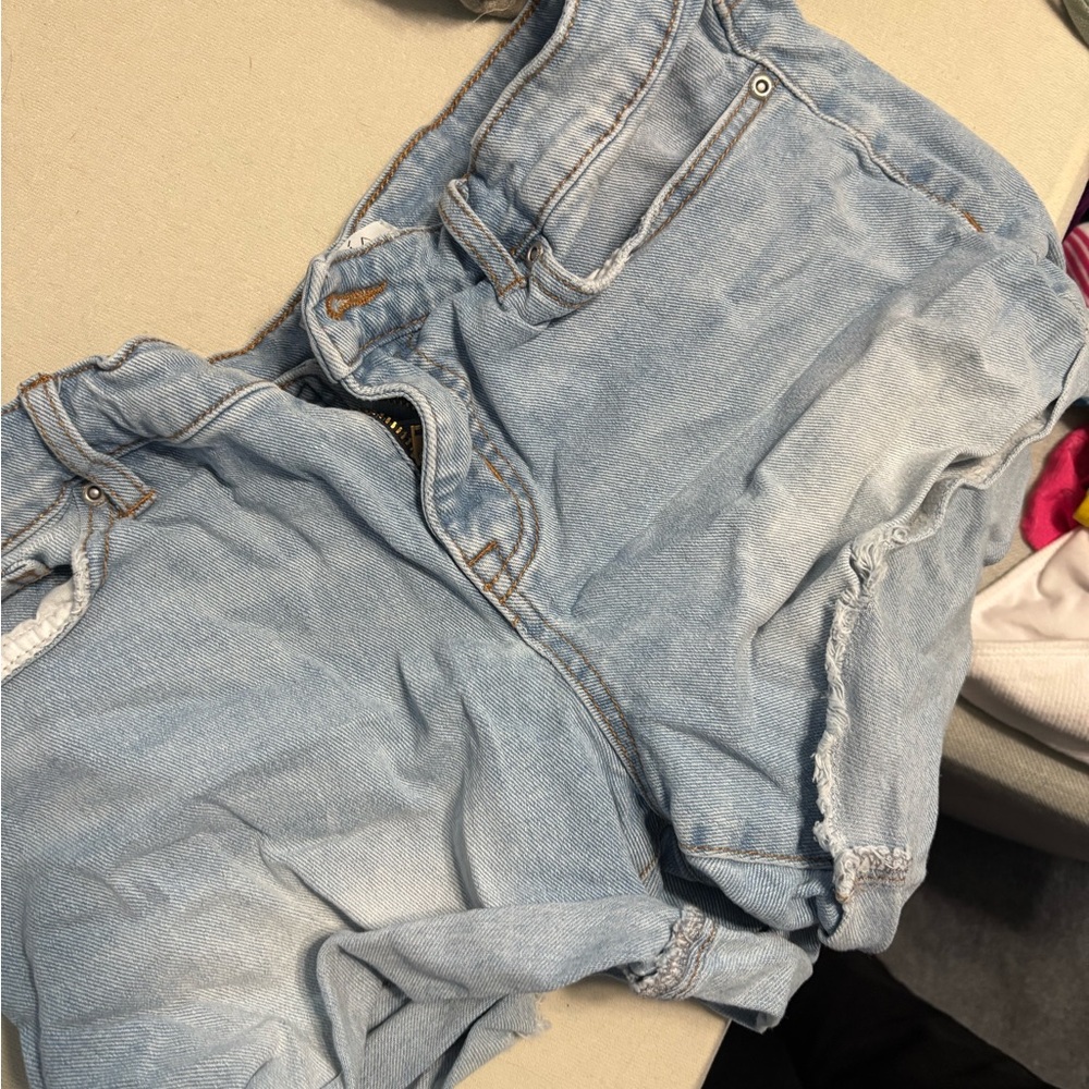 Sofia by Sofia Vergara Light Wash Jean Shorts